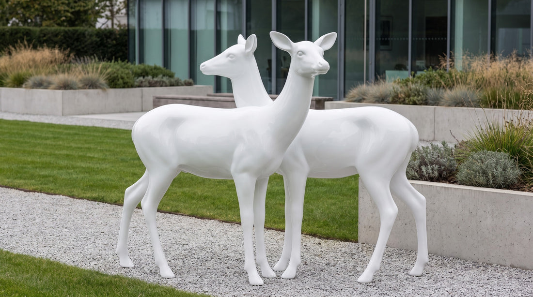 Kann eine Figur aus Glasfaserlaminat auf Kies oder Rasen stehen?