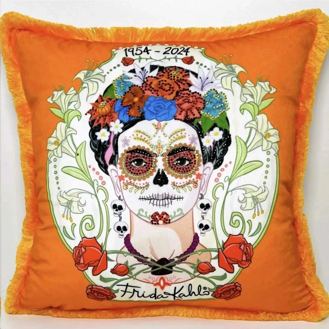 luxuswerbund-whitelabel-kissen-fridakahlo-orange-vorne_05a09816-f2c4-4a8b-b53f-397f2b702f5e - Luxuswerbung.de