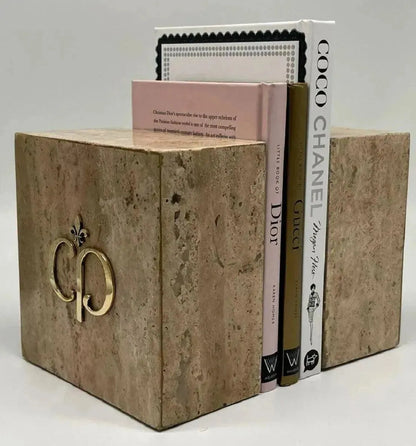 luxuswerbung-Luxus-Marmor-Buchstuetzen-Set-individuelle-gestaltung-logo-braun - Luxuswerbung.de