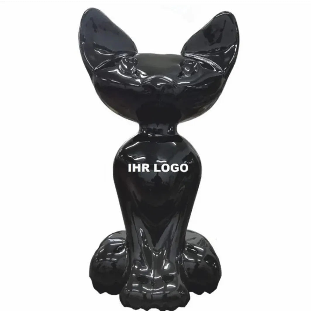 luxuswerbung-giraffe-skulptur-katze-sitzend-schwarz-logo - Luxuswerbung.de
