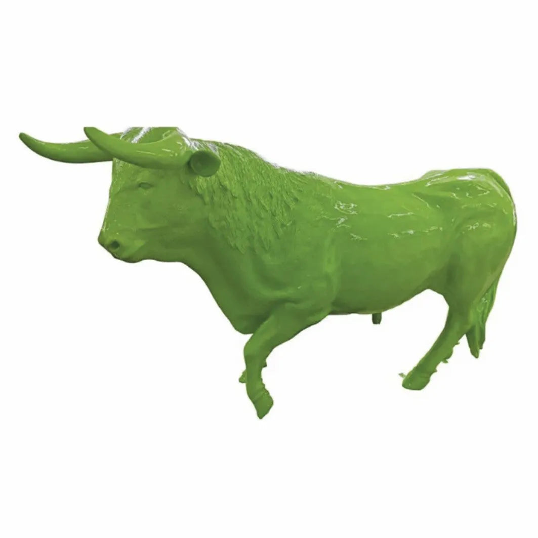 luxuswerbung-giraffe-skulptur-stier-gruen - Luxuswerbung.de