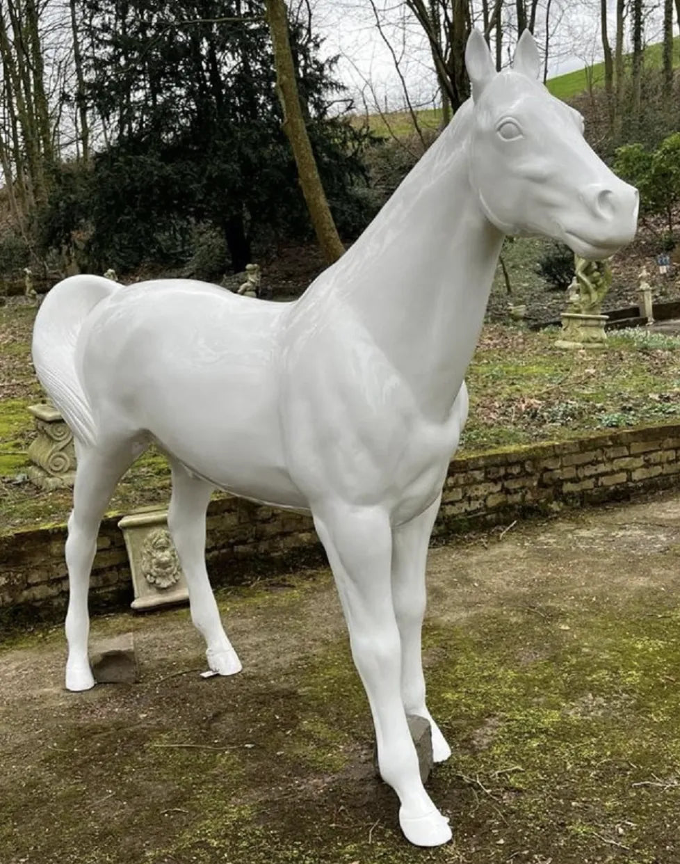 luxuswerbung-white-label-giraffen-pferd-lebensgross-skulptur-individuelle-figuren-kaufen-xxl - Luxuswerbung.de
