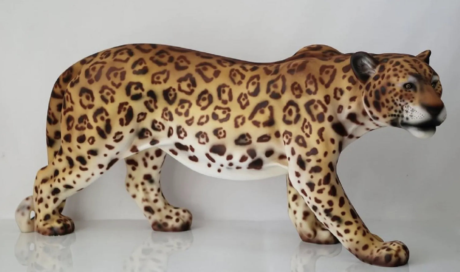 luxuswerbung-white-label-leopard-lebensgross-skulptur-individuelle-figuren-kaufen-xxl - Luxuswerbung.de