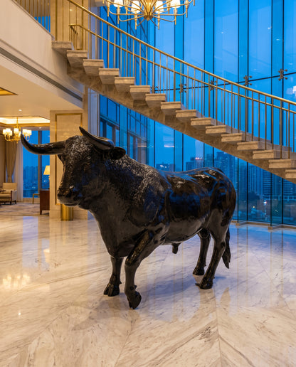 Lebensgroße XXL Stier Skulptur - Ambiente